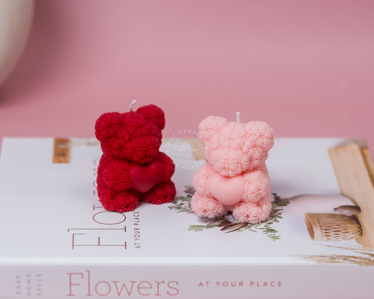 Small teddy bear hugging a heart candle, handmade coconut-soy wax decor (photo 5)