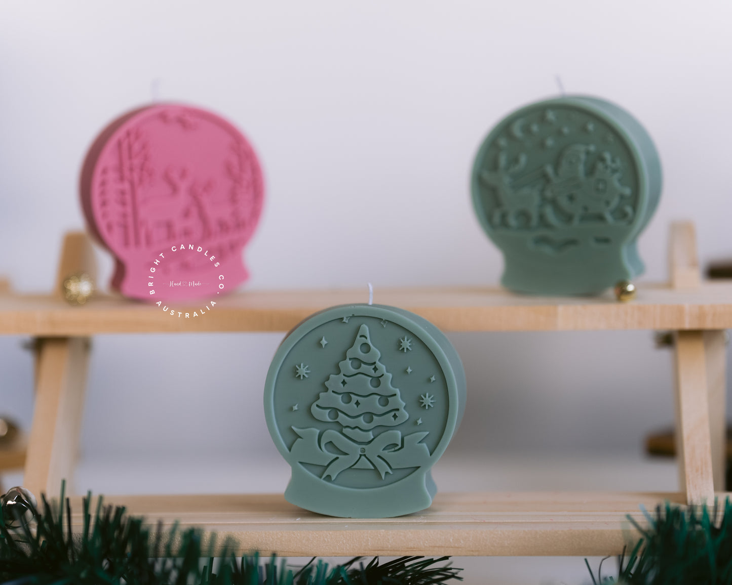 Snow globe candle with decorated Christmas tree and bow, handmade coconut-soy wax decor (photo 8)