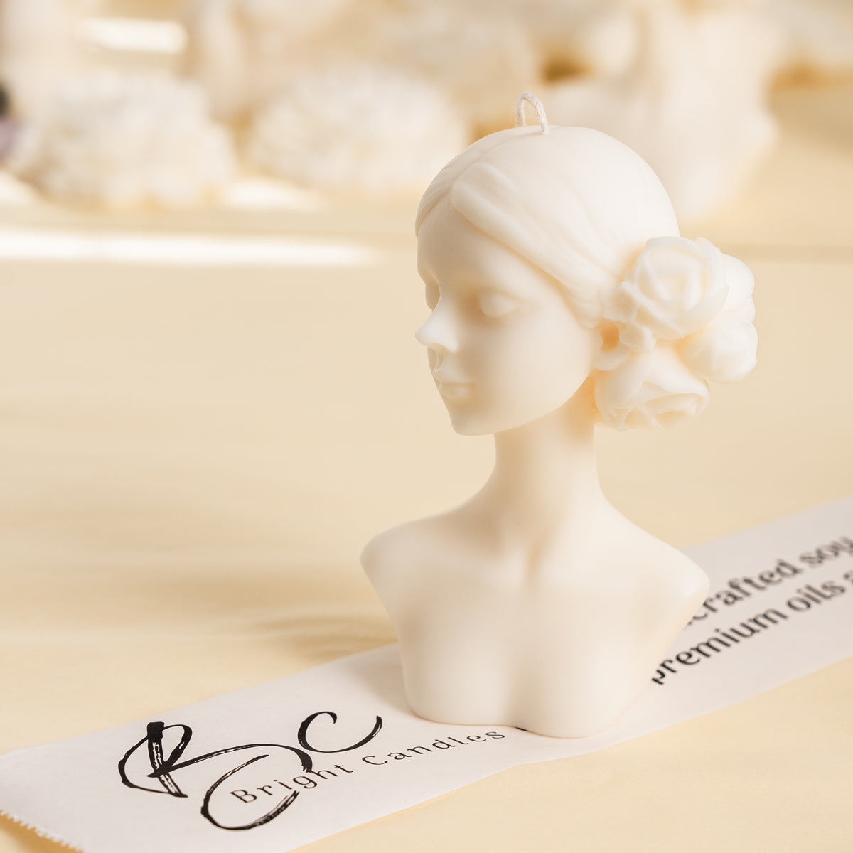 Flower princess bust candle, woman with flowers in her hair, handmade coconut-soy wax decor (photo 2)