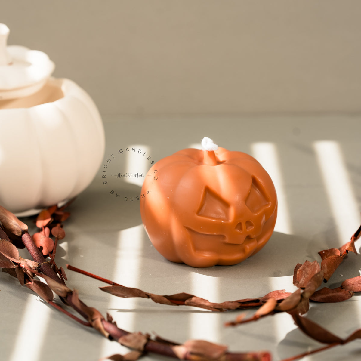 Jack-o-lantern pumpkin candle, handmade coconut-soy wax decor (photo 3)