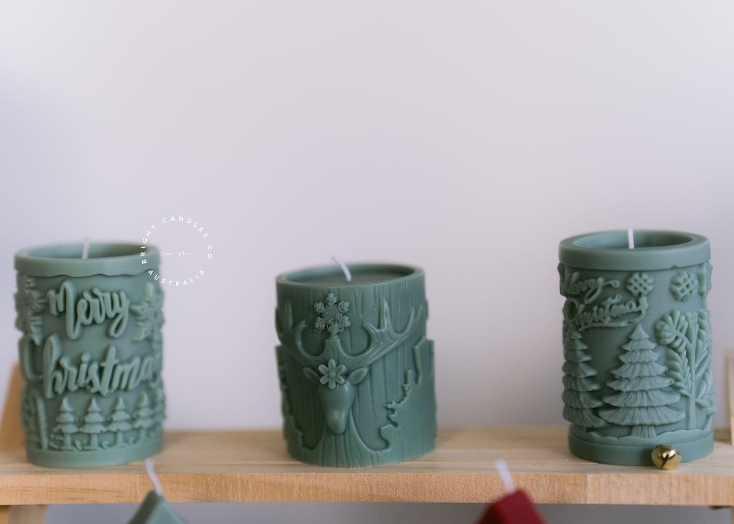 Merry Christmas pillar candle with pine trees and snowflake, handmade coconut-soy wax decor (photo 7)
