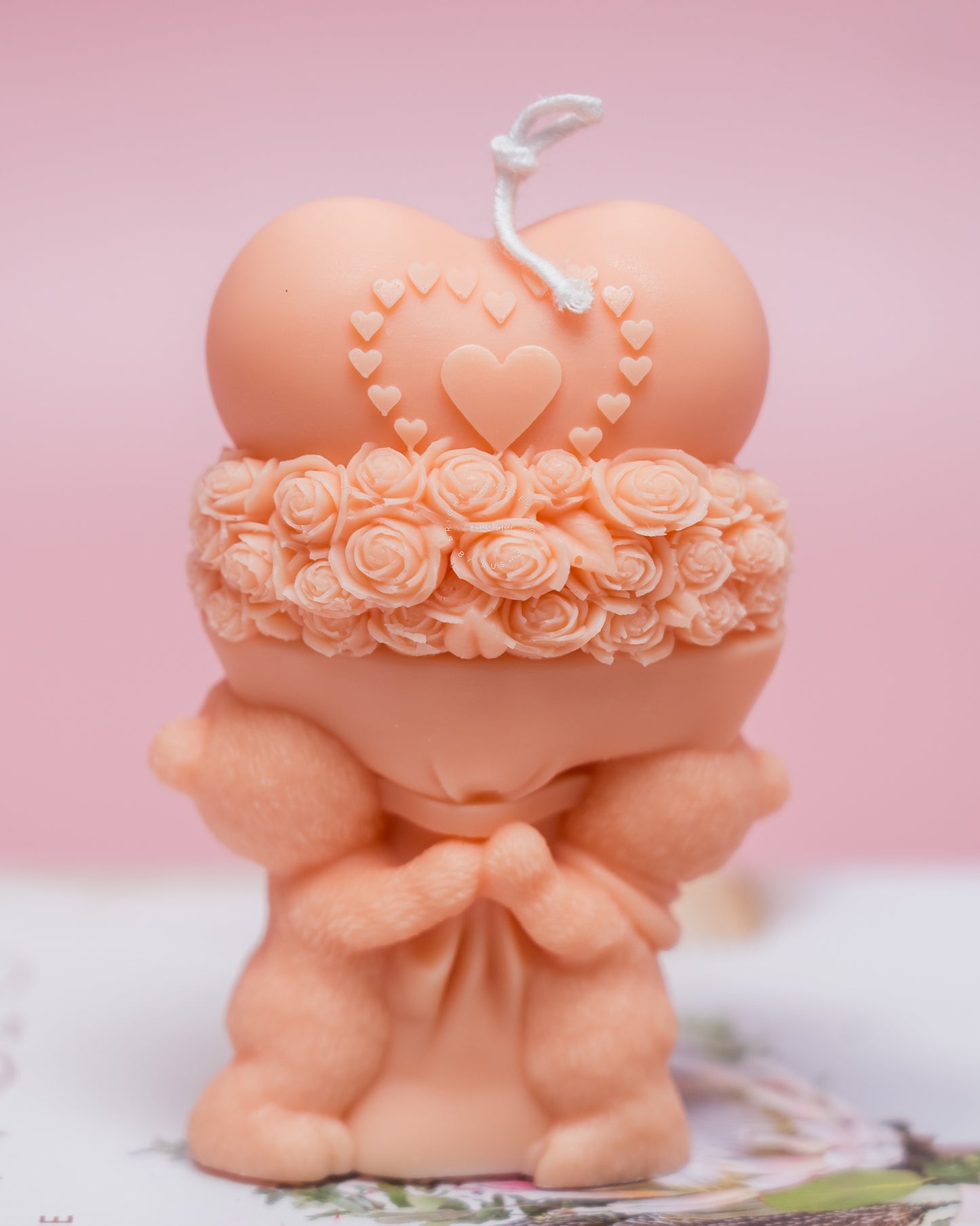 Valentine bear candle holding a heart, gem or roses, handmade coconut-soy wax decor (photo 6)