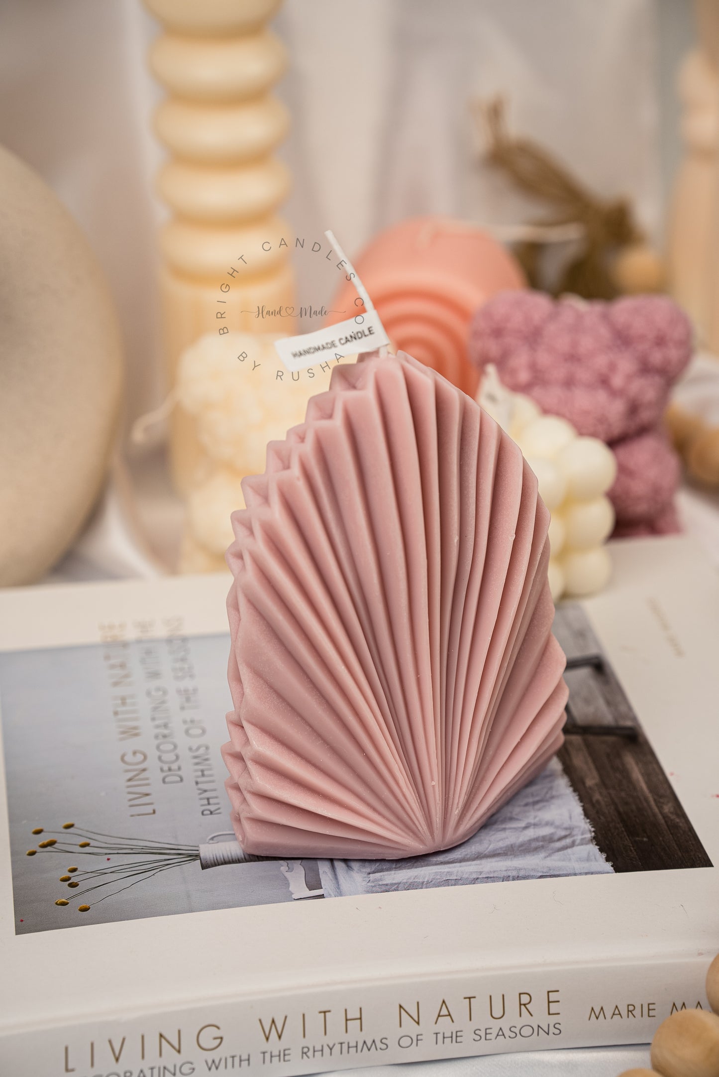 Pleated palm leaf fan candle, handmade coconut-soy wax decor (photo 3)